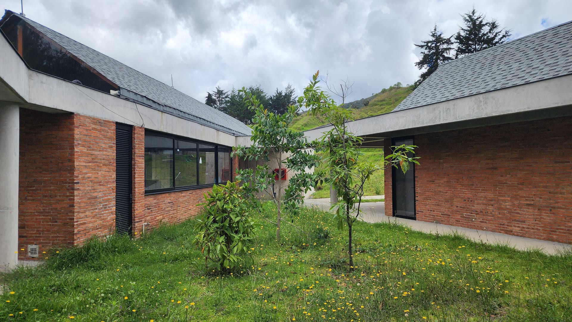 Casa de diseno bioclimatico en Llanogrande, Oriente Antioqueno